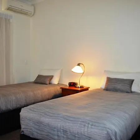 Redland Bay 3*