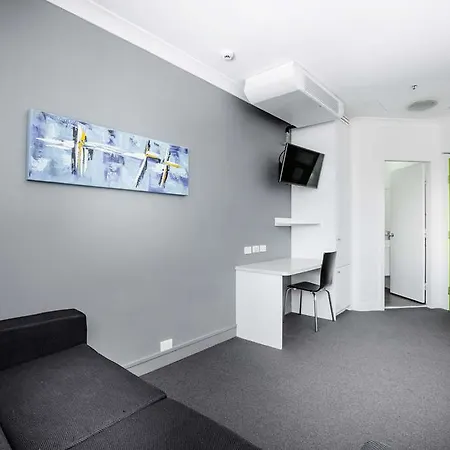 George Brisbane, Independent Collection By Evt 4* Brisbane