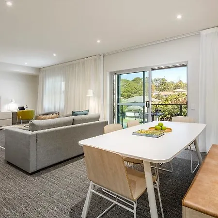 Quest Eight Mile Plains Aparthotel 5*