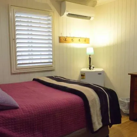 Aussie Way Lodge Hostel *
