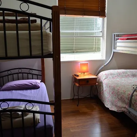 Aussie Way Lodge Hostel *
