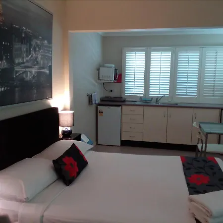 Street Aparthotel 3*