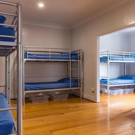 Joe's Place Backpackers Hostel *