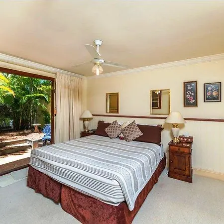 Cream Gables Bed & Breakfast *