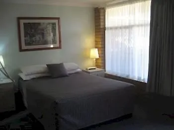 Paramount Motel 4*