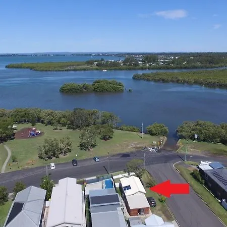 Absolute Waterfront Holiday home *