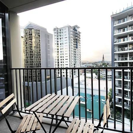 Apartment Queen St