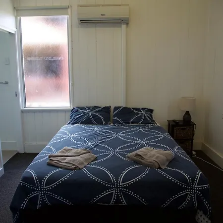 Bluetongue Backpackers Hostel *
