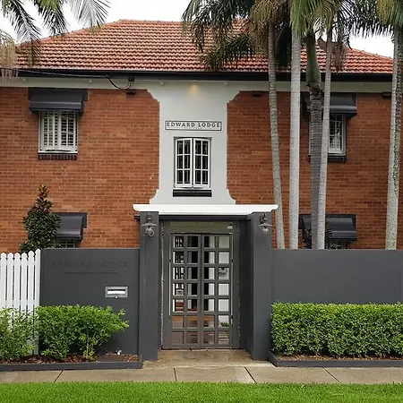 Edward New Fam Bed & Breakfast 4*