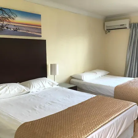Centenary Motor Hotel 3*