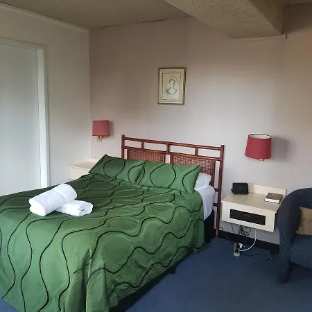 Raceways Motel 3*