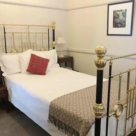 Bed & Breakfast Number 12