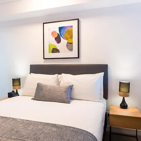 Baxter St Apartments 3*