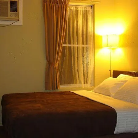 Airport Motel 3*