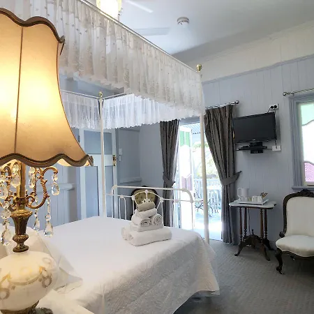 Bed & Breakfast Number 12