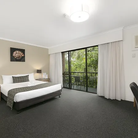 Mt Ommaney 3*