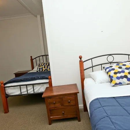 Bowen Terrace Motel 3*