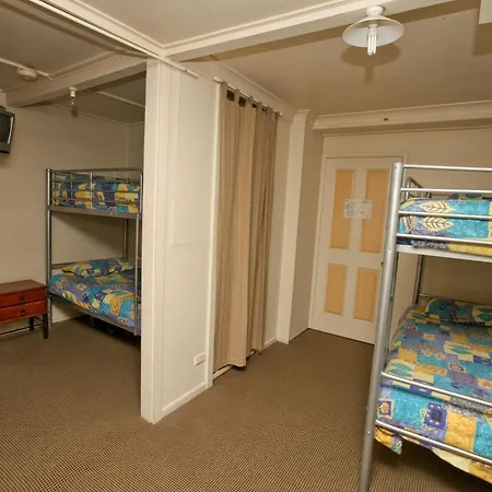 Bowen Terrace 3*