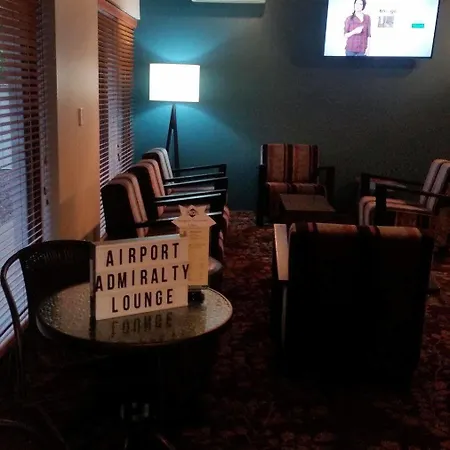 Airport Admiralty Motel 3*