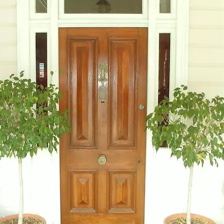 99 Kirkland Bed & Breakfast 3*