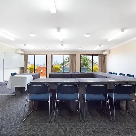 Ramada By Wyndham Windsor Hotel 4*