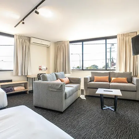 Nightcap At Chardons Corner Hotel 3*