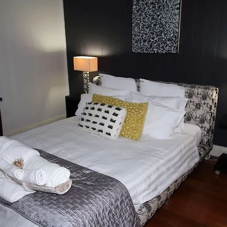 Bed & Breakfast One Thornbury 4*