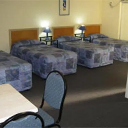 Hamilton Motor Motel 3*
