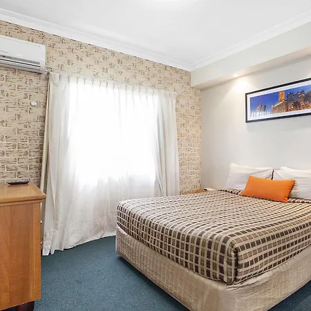 Coopers Colonial Motel 4*
