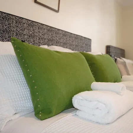 Edward New Fam Bed & Breakfast