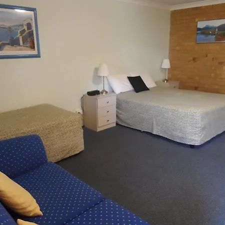 Paramount Motel