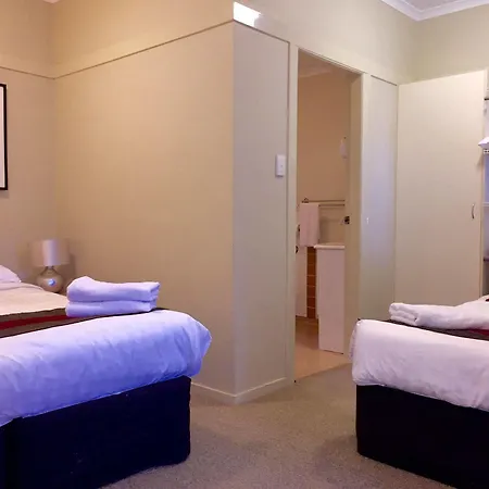 Street 3* Brisbane