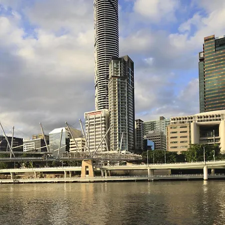 Meriton Herschel Street, Hotel