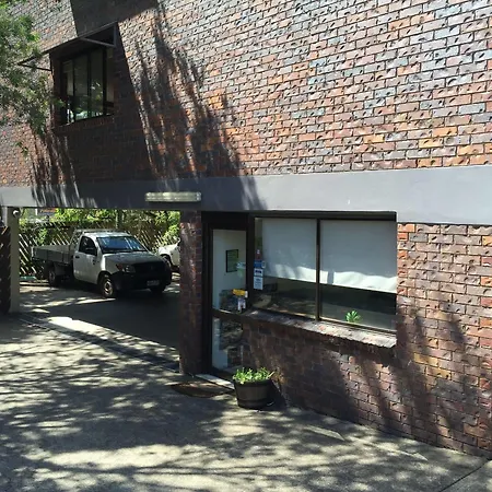 Holland Park Motel 3*