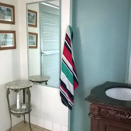 Aussie Way Lodge Hostel *