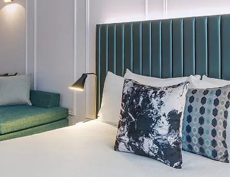 Adina Aparthotel 4*