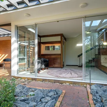 Spacious Hideaway Retreat, Brookfield,