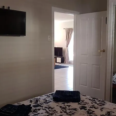Sustainable By The Bay Bed & Breakfast Brisbane