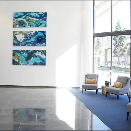 Minimalist & Warming - Close To Cbd And Valley *