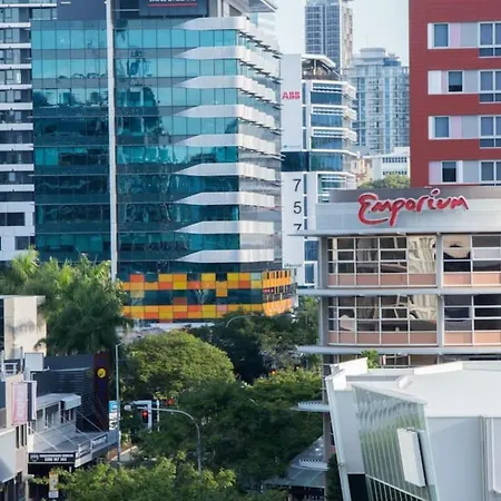 Minimalist & Warming - Close To Cbd And Valley Apartment