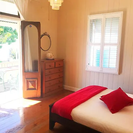 4 Bedroom House - Walk To Southbank * Brisbane