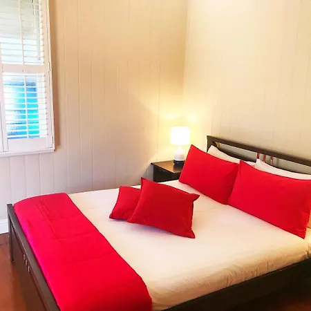 4 Bedroom House - Walk To Southbank Holiday home