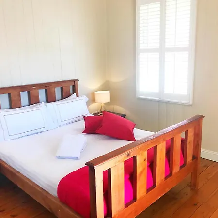 4 Bedroom House - Walk To Southbank Brisbane