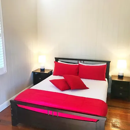 4 Bedroom House - Walk To Southbank Holiday home