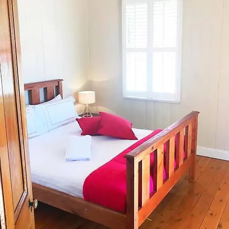4 Bedroom House - Walk To Southbank Holiday home *