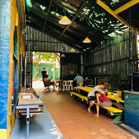Yellow Submarine Backpackers * Brisbane