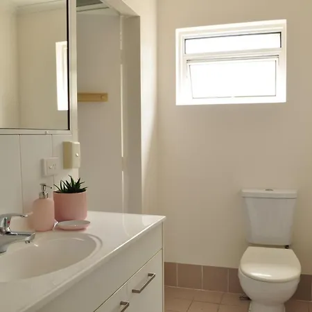 Isla House Greenslopes Guest house