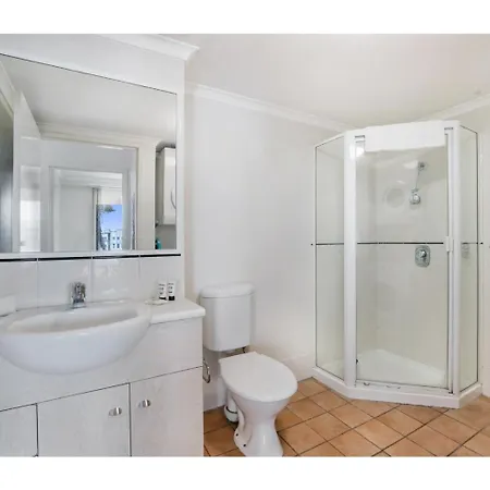 Sunny Poolside Retreat In The Heart Of The Valley Brisbane
