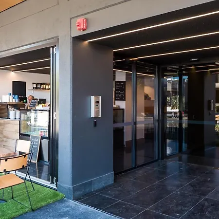 Baxter St Apartments 3*
