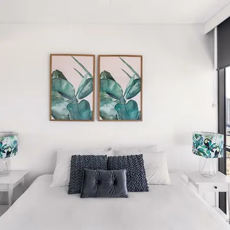 South Bank Beautiful River View Tower Apartment Brisbane